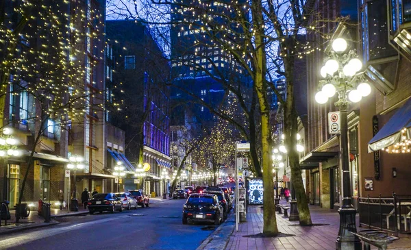 Fantastiska Vancouver Gastown distriktet på natten - den gamla stad - Vancouver - Kanada - 12 April 2017 — Stockfoto