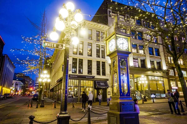 Berühmte dampfuhr in vancouver in der nacht - vancouver - canada - 12. april 2017 — Stockfoto