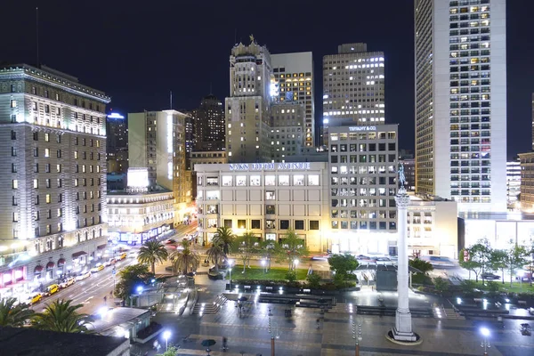 Lugar popular en San Francisco - La Plaza de la Unión por la noche - SAN FRANCISCO - CALIFORNIA - 17 DE ABRIL DE 2017 — Foto de Stock