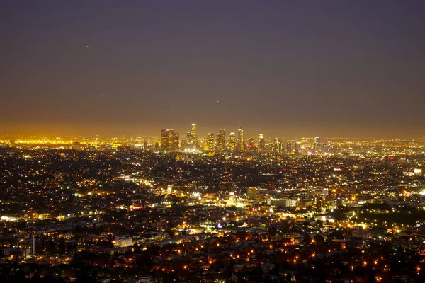 Los Angeles door nacht - groothoek luchtfoto - Los Angeles - Californië - 19 April 2017 — Stockfoto