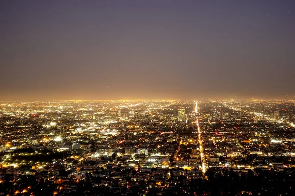 Increíble vista aérea de noche sobre Los Ángeles - LOS ÁNGELES - CALIFORNIA - 19 DE ABRIL DE 2017 — Foto de Stock