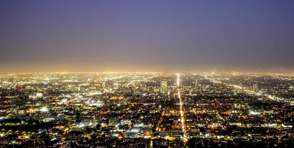 Los Angeles door nacht - groothoek luchtfoto - Los Angeles - Californië - 19 April 2017 — Stockfoto