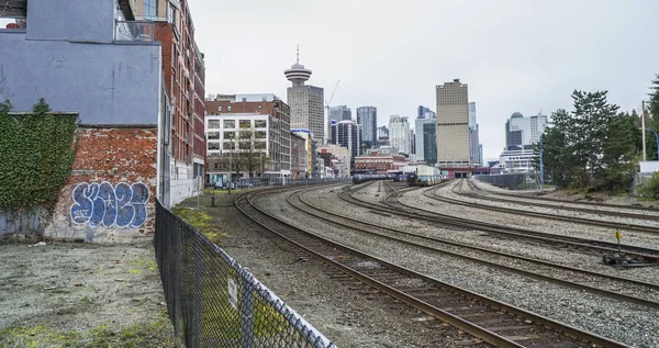 Trilhas de trem no distrito de Gastown em Vancouver - VANCOUVER - CANADA - 12 de abril de 2017 — Fotografia de Stock