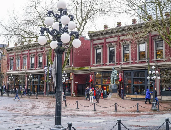 Hermoso Gastown en Vancouver - el distrito histórico - VANCOUVER - CANADÁ - 12 DE ABRIL DE 2017 — Foto de Stock