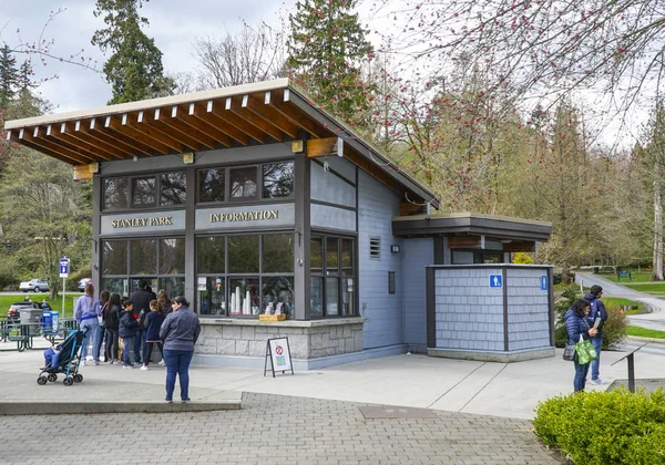 Stanley Park Information Centre in Vancouver - VANCOUVER - CANADA - APRIL 12, 2017 — Stock Photo, Image