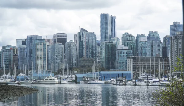 Lo Skyline di Vancouver - vista mozzafiato da Stanley Park - VANCOUVER - CANADA - 12 APRILE 2017 — Foto Stock