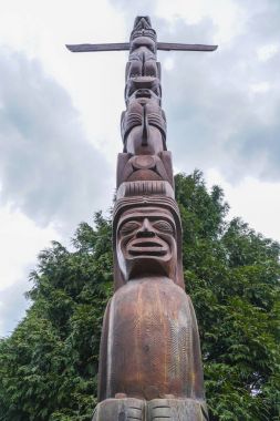 Stanley Parkı Vancouver - Vancouver - Kanada - 12 Nisan 2017 etkileyici Totem direkleri