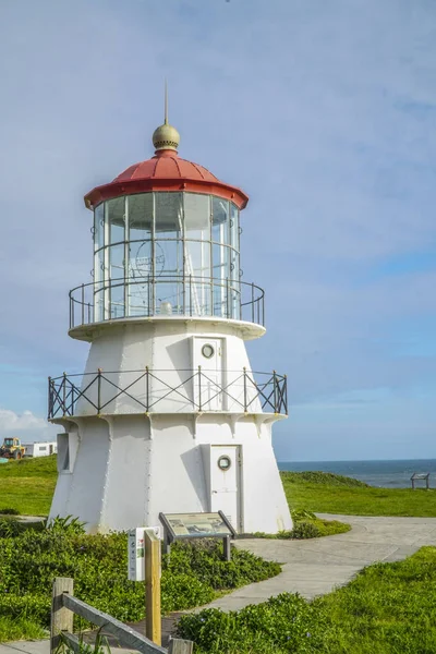 The beautiful lighthouse of Shelter Cove - SHELTER COVE - CALIFORNIA - APRIL 17, 2017 — Stock Photo, Image