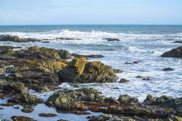 La costa selvaggia e rocciosa di Shelter Cove - SHELTER COVE - CALIFORNIA - 17 APRILE 2017 — Foto Stock