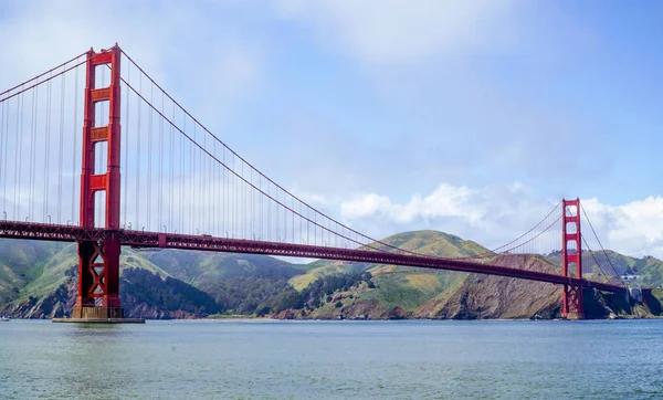 Puente Golden Gate en San Francisco - SAN FRANCISCO - CALIFORNIA - 18 DE ABRIL DE 2017 — Foto de Stock