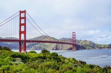 Fort işaret pil Doğu San Francisco Golden Gate Köprüsü - San Francisco - California - 18 Nisan 2017 manzaralı