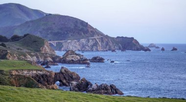 Big Sur California akşam - harika Pasifik Sahili