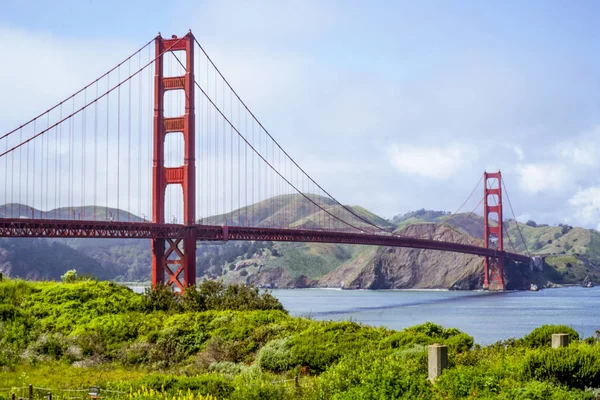 Σαν Φρανσίσκο Golden Gate Bridge - άποψη από ανατολικά Πάρκο Battery - Σαν Φρανσίσκο - Καλιφόρνια - 18 Απριλίου 2017 — Φωτογραφία Αρχείου