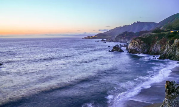 Incrível costa do Pacífico em Big Sur à noite — Fotografia de Stock