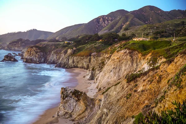 As falésias na costa do Pacífico em Big Sur Califórnia — Fotografia de Stock