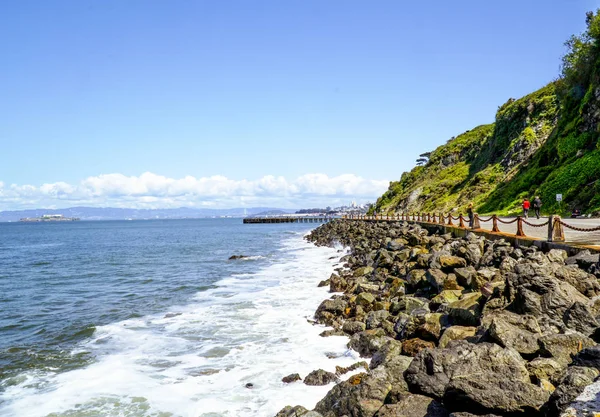 San Francisco Bay on a sunny day - SAN FRANCISCO - CALIFORNIA - APRIL 18, 2017 — Stock Photo, Image