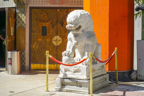 Entrance of TCL Chinese Theater in Hollywood - LOS ANGELES - CALIFORNIA - APRIL 20, 2017 — Stock Photo, Image