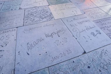 Çin Tiyatrosu Hollywood - full - ayak ve el izleri yıldız Los Angeles - California - 20 Nisan 2017 katında