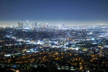 Havadan görünümü gece - Griffith Gözlemevi görünümünden - Los Angeles - California - 20 Nisan 2017 tarafından Los Angeles şehir üzerinde