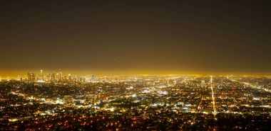 Havadan görünümü gece - Griffith Gözlemevi görünümünden - Los Angeles - California - 20 Nisan 2017 tarafından Los Angeles şehir üzerinde