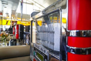 Bir lokantada bir Amerikan Los Angeles - Los Angeles - California - 20 Nisan 2017 şık retro müzik kutusu