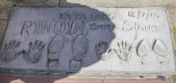 Footprints and Handprints of Ryan Gosling and Emma Stone at Chinese Theater in Hollywood - LOS ANGELES - CALIFORNIA - APRIL 20, 2017 — Stock Photo, Image