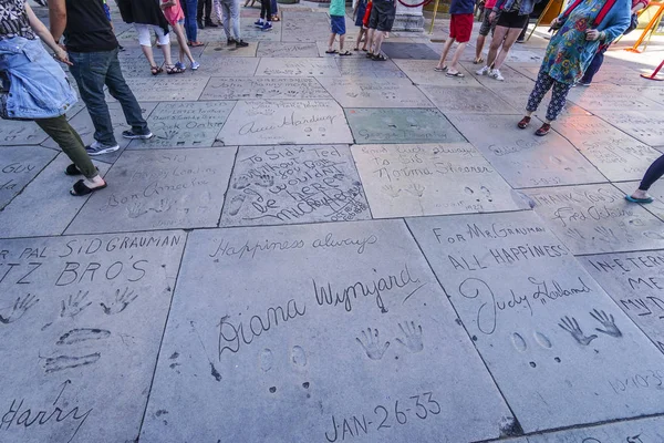 The floor of Chinese Theater in Hollywood - full of footprints and handprints of the stars - LOS ANGELES - CALIFORNIA - APRIL 20, 2017 — Stock Photo, Image