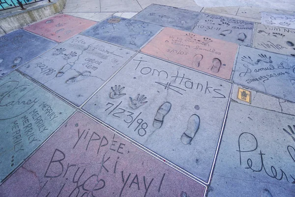ハリウッド スターの手形に足跡のフル - ロサンゼルス - カリフォルニア州 - 2017 年 4 月 20 日のチャイニーズ ・ シアターの床 — ストック写真