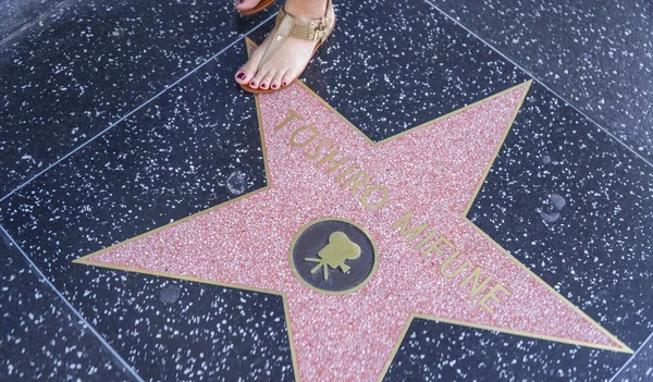 The Hollywood Walk of Fame - Hollywood Blvd em Los Angeles - LOS ANGELES - CALIFORNIA - 20 de abril de 2017 — Fotografia de Stock