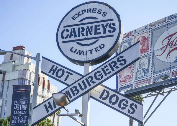 火车货车-Carneys 在洛杉矶-洛杉矶-加州-2017 年 4 月 20 日著名快餐店 — 图库照片