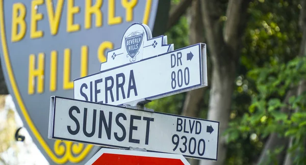 Street signs at Beverly Hills - LOS ANGELES - CALIFORNIA - APRIL 20, 2017 — Stock Photo, Image