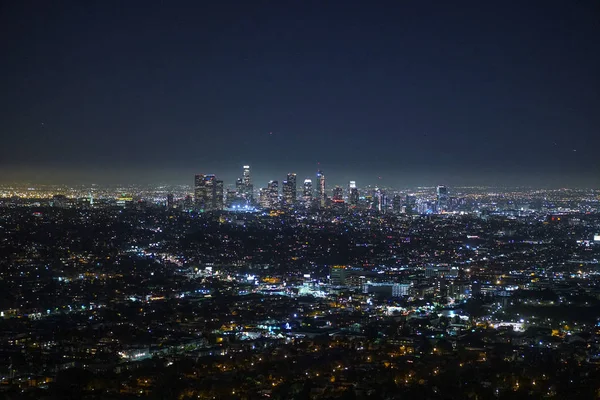 Die stadt los angeles bei nacht - los angeles - kalifornien - 20. april 2017 — Stockfoto