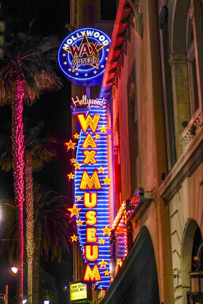 Híres Wax Museum a Hollywood Boulevard, éjszakai - Los Angeles - i kaliforniai - 2017. április 20. — Stock Fotó