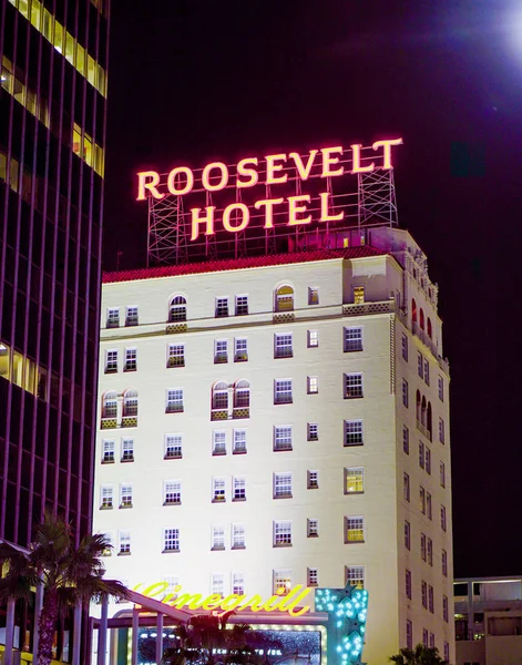Roosevelt Hotel in Hollywood at night - LOS ANGELES - CALIFORNIA - APRIL 20, 2017 — Stock Photo, Image