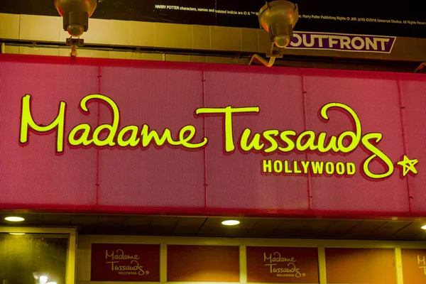 Madame Tussauds en Hollywood Boulevard en Los Ángeles - LOS ÁNGELES - CALIFORNIA - 20 DE ABRIL DE 2017 — Foto de Stock