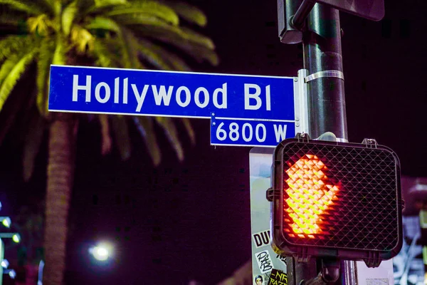 Hollywood Boulevard utcatábla éjszaka - Los Angeles - i kaliforniai - 2017. április 20. — Stock Fotó