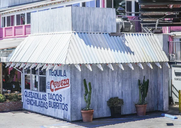 Pequeña cabaña de tequila y comida mexicana en Los Ángeles - LOS ÁNGELES - CALIFORNIA - 20 DE ABRIL DE 2017 — Foto de Stock
