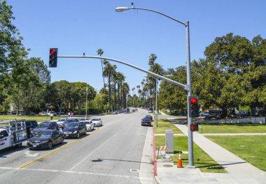 Palmiye ağaçları Beverly Hills - Los Angeles - California - 20 Nisan 2017 ile güzel sokak görünümü