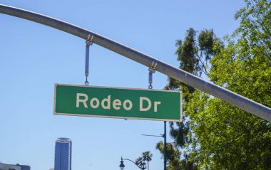Rodeo Drive sokak tabelası Beverly Hills - Los Angeles - California - 20 Nisan 2017