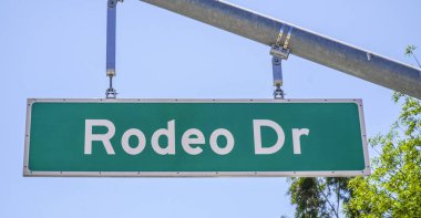 Rodeo Drive sokak tabelası Beverly Hills - Los Angeles - California - 20 Nisan 2017