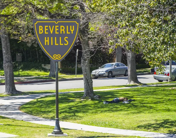 El famoso cartel de Beverly Hills en Santa Monica Blvd - LOS ÁNGELES - CALIFORNIA - 20 DE ABRIL DE 2017 — Foto de Stock