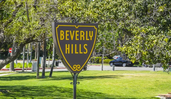 El famoso cartel de Beverly Hills en Santa Monica Blvd - LOS ÁNGELES - CALIFORNIA - 20 DE ABRIL DE 2017 — Foto de Stock