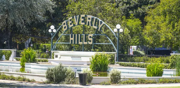 Big Beverly Hills sign in Los Angeles - LOS ANGELES - CALIFORNIA - APRIL 20, 2017 — Stock Photo, Image