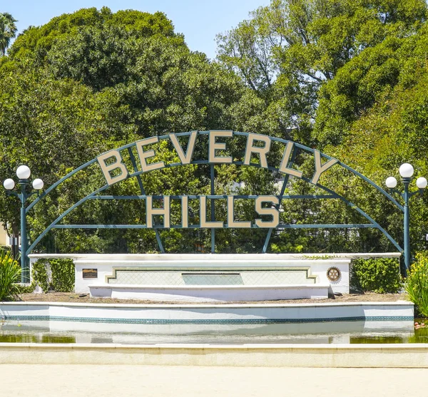 Big Beverly Hills sign in Los Angeles - LOS ANGELES - CALIFORNIA - APRIL 20, 2017 — Stock Photo, Image