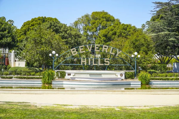 Знак Биг Беверли Хиллз в Лос-Анджелесе - LOS ANGELES - CALIFORNIA - 20 апреля 2017 — стоковое фото