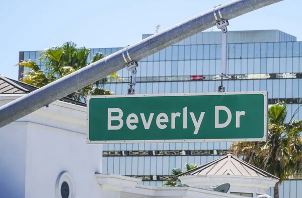Уличный знак Beverly Drive - LOS ANGELES - CALIFORNIA - APRIL 20, 2017 — стоковое фото