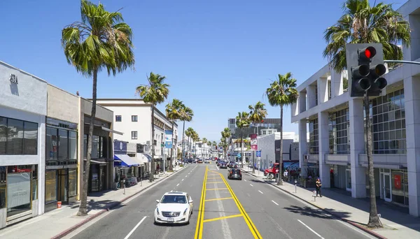 Santa Monica Boulevard street view v Beverly Hills - Los Angeles - Kalifornie - 20. dubna 2017 — Stock fotografie