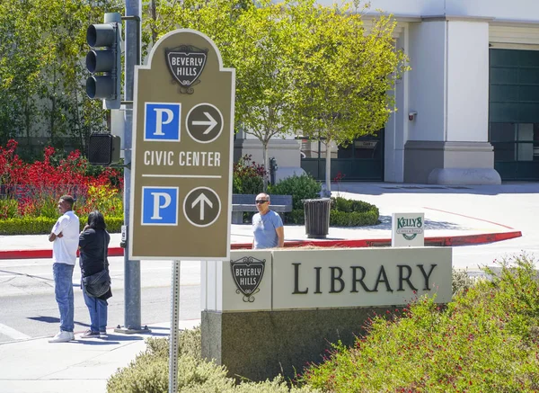 A Beverly Hills-i könyvtár - Los Angeles - California - 2017. április 20. — Stock Fotó