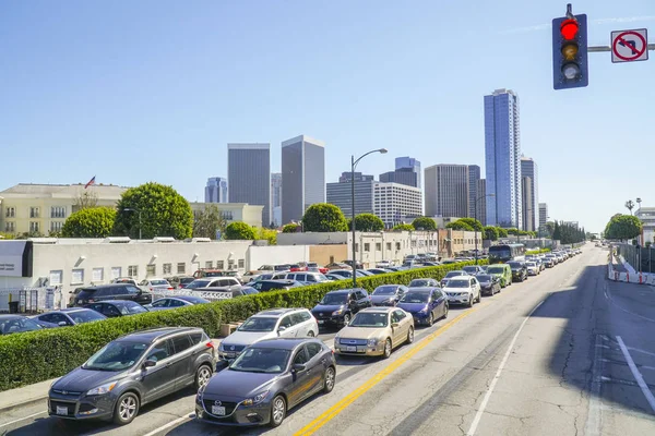 Tráfico callejero en Los Ángeles - atasco - LOS ÁNGELES - CALIFORNIA - 20 DE ABRIL DE 2017 — Foto de Stock