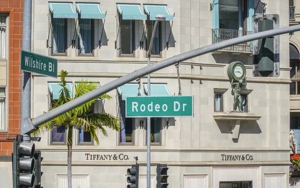 Rodeo Drive sokak tabelası Beverly Hills - Los Angeles - California - 20 Nisan 2017 — Stok fotoğraf